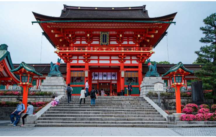 Tempio giapponese rosso