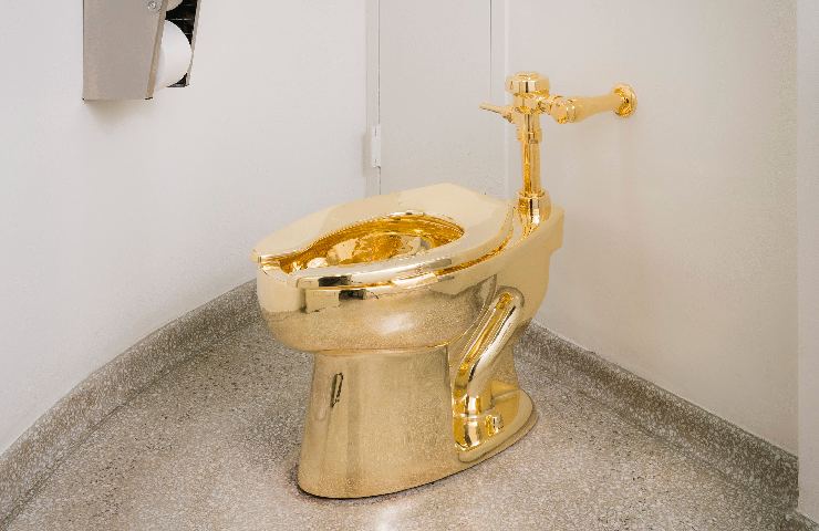 America di Maurizio Cattelan