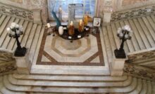 Lo scalone del Palazzo Reale Napoli